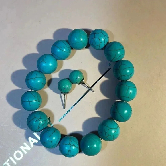 Turquoise Bracelet and Earrings Set - Picture 2 of 8